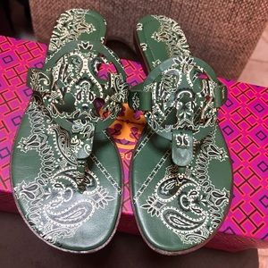 AUTHENTIC Tory Burch Green Bandana Leather Thong Sandal